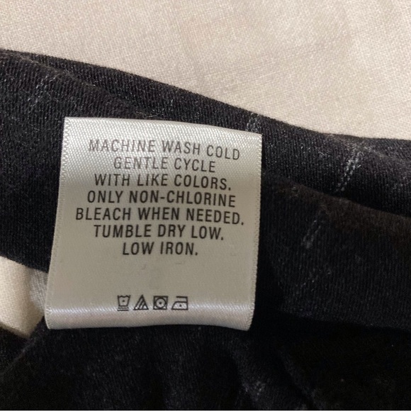 Spring + Mercer Space Dye Tee in Charcoal | Long Sleeve Tunic | Thumb Holes - Picture 7 of 9